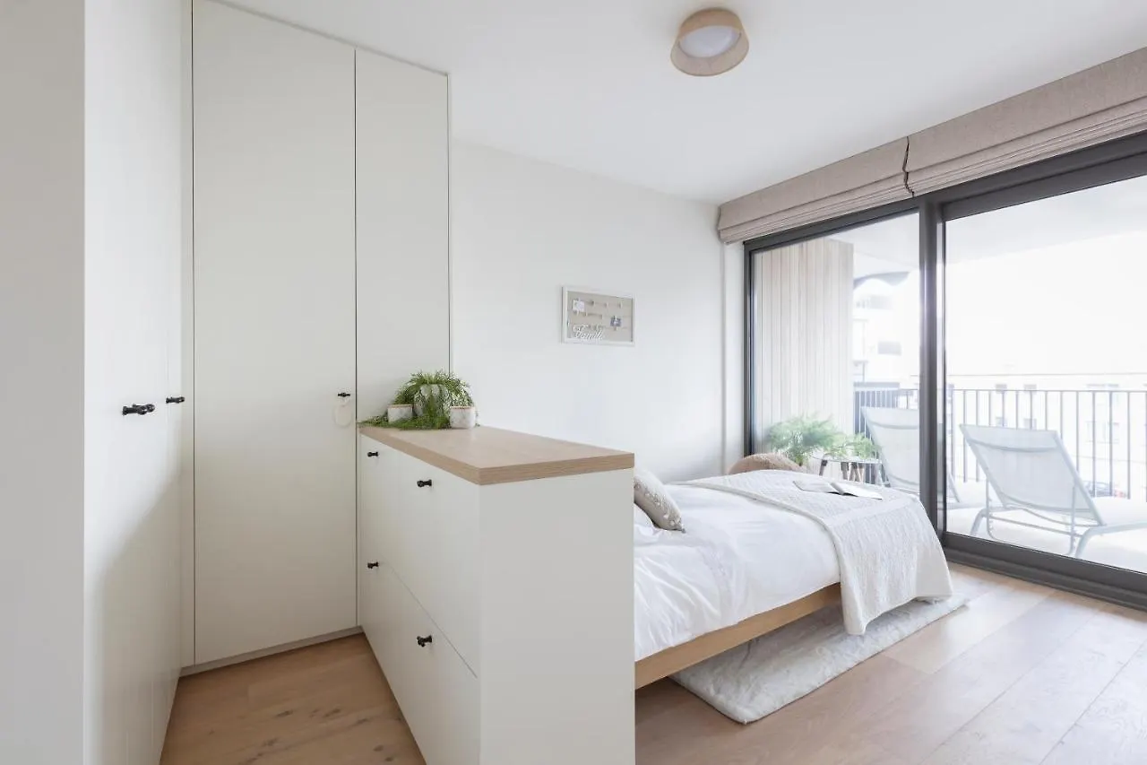 Apartment Strand Appartement Met Zwembad Ostend
