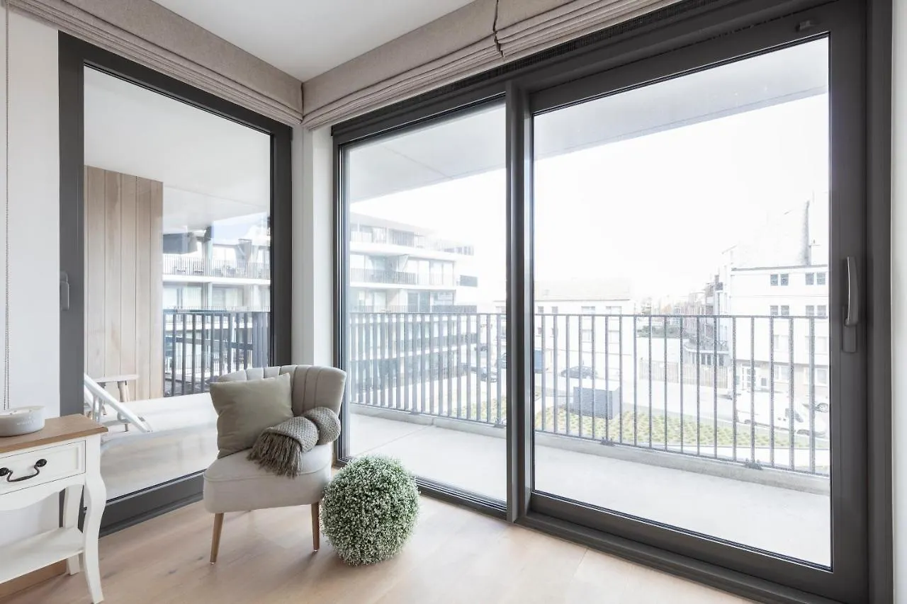 Apartment Strand Appartement Met Zwembad Ostend Belgium